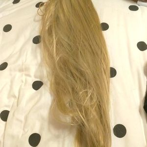 Never worn, clip in golden blonde hair piece!